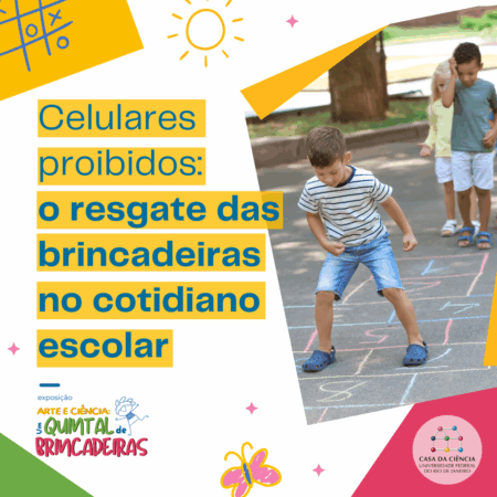 #PraCegoVer: Imagem sob o fundo branco com ilustrações de sol e borboleta. Ao lado esquerdo, está escrito "Celulares proibidos: o resgate das brincadeiras no cotidiano escolar" e, abaixo, há a logo da exposição. Ao lado direito, há a imagem de três crianças pulando amarelinha.