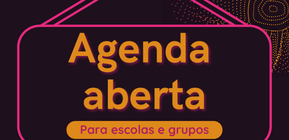 Imagem com fundo roxo-escuro e elementos em tons de rosa, laranja e amarelo. No topo, o título “Arte rupestre e realidade virtual” está escrito em letras maiúsculas, com o início e fim das palavras em rosa e a parte central em laranja. À direita, há um desenho pontilhado em tons de laranja, lembrando figuras e formas da arte rupestre. Ao centro, um cartaz estilizado em rosa com a inscrição “Agenda aberta” em letras grandes laranja e, logo abaixo, uma faixa amarela com o texto “Para escolas e grupos” em vermelho. Na parte inferior, em letras amarelas e rosas, lê-se “Acesse o link da nossa bio ou visite o nosso blog juntosnacasa.casadaciencia.ufrj.br”. Na base, estão os logotipos dos apoiadores, co-realizadores e realizadores, incluindo Lei Rouanet, Instituto Cultural Vale, UFRJ, Fórum de Ciência e Cultura, Casa da Ciência, DDK, Ministério da Cultura e Governo Federal. Fim da audiodecsrição.