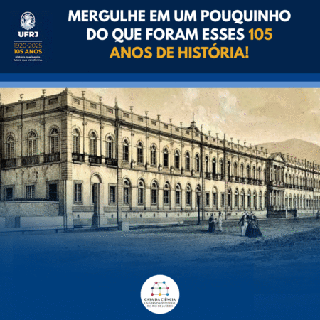 Card comemorativo dos 105 anos da UFRJ. Na parte superior, sobre fundo azul escuro, está escrito: “Mergulhe em um pouquinho do que foram esses 105 anos de história!”. À esquerda aparece o logotipo da UFRJ e o selo “1920–2025 | 105 anos – História que inspira, futuro que transforma”. Abaixo, ocupa grande parte da imagem uma ilustração antiga em tom sépia da fachada do histórico prédio da universidade, com pessoas caminhando em frente. Na parte inferior central, sobre fundo azul, está o logotipo da Casa da Ciência da UFRJ. Fim da audiodescrição